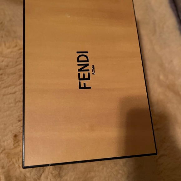 BRAND NEW FENDI SNEAKERS - Picture 3 of 6